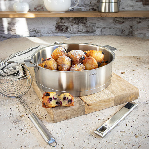 Cream cheese and berry fritters