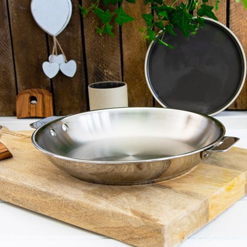BUYER'S GUIDE: WHICH STAINLESS STEEL PAN TO CHOOSE?