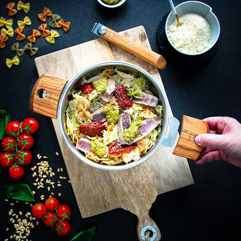 Farfalles with snacked tuna and pesto