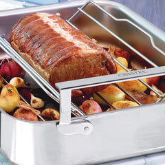 MIX PROFESSIONALISM AND CONVENIENCE WITH A STAINLESS-STEEL OVEN DISH