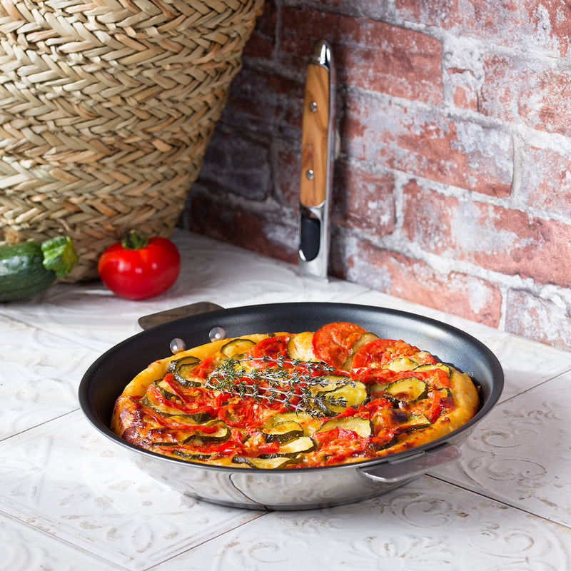 Zucchini and tomato pie with thyme