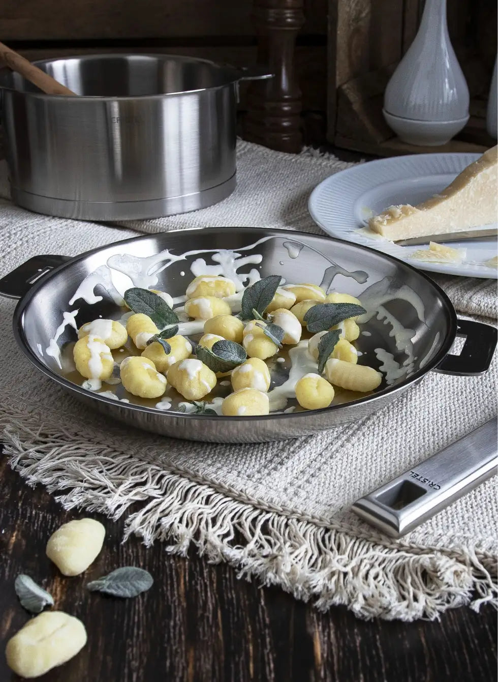 CRISTEL 16cm 両手深鍋 STRATE AMOVIBLE Non-sticksautepanwithlid_01. CRISTEL 16cm 両手深鍋 STRATE AMOVIBLE Non-sticksautepanwithlid_01.