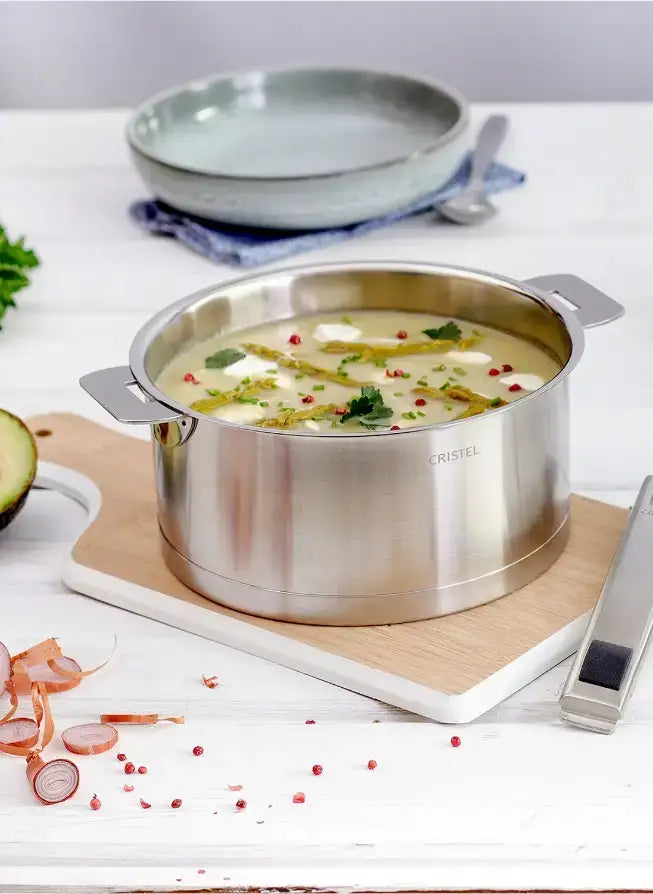 Saucepan_with_lid_02.webp?v= Saucepan_with_lid_02.webp?v=